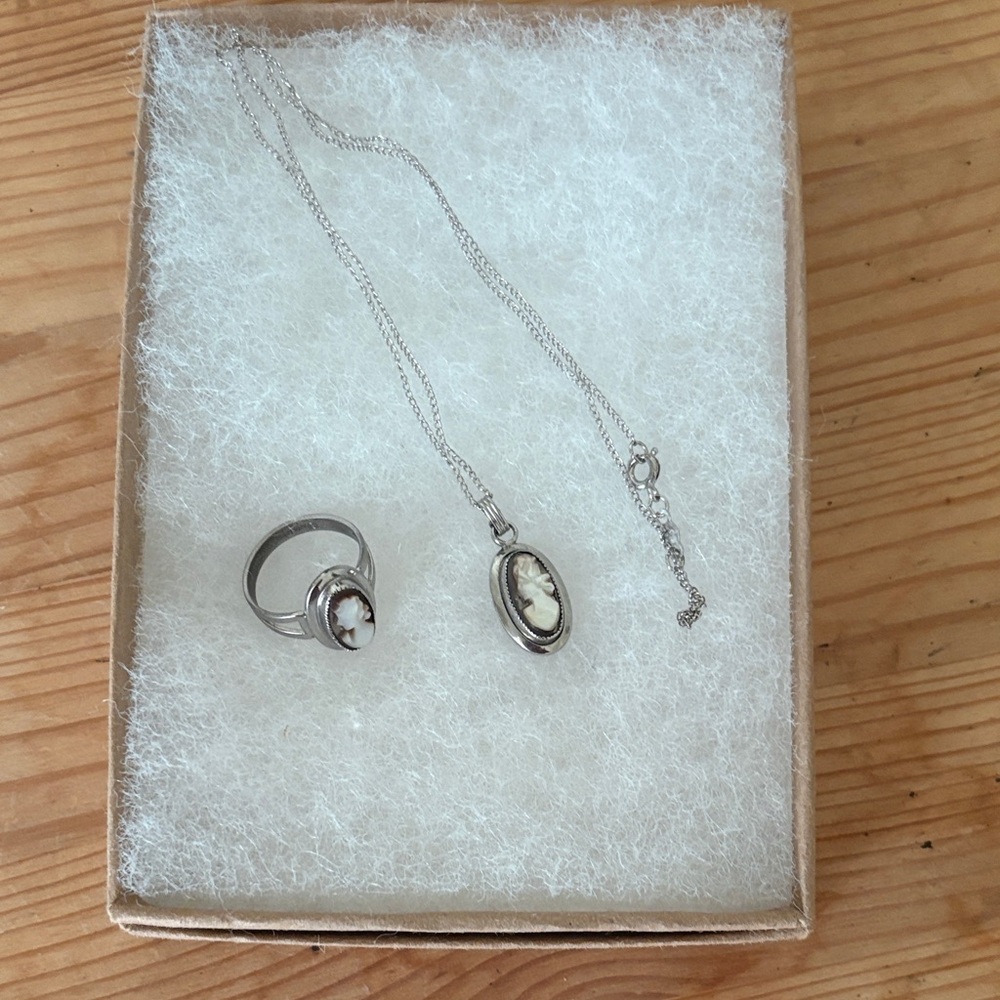 Vintage Sarah Cov Sterling Silver Cameo Ring/Pendant Necklace Set